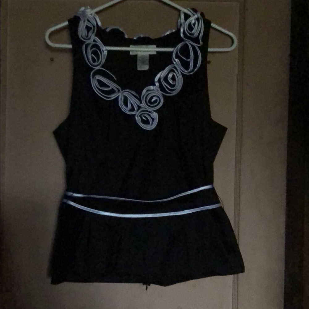 Beautiful and playful blouse. Size 12p.